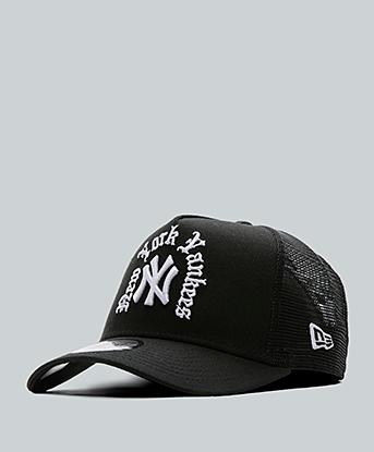 New Era Womens Wordmark Trucker Cap in Black