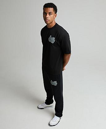 Légende Paris Chic Paris Noir T-Shirt in Black