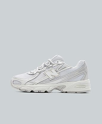 New Balance Junior 740 Trainer in Magnet / Black