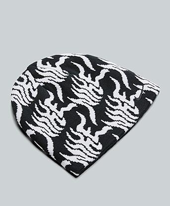 Nike Peak Graphic Beanie in Black / White / Black