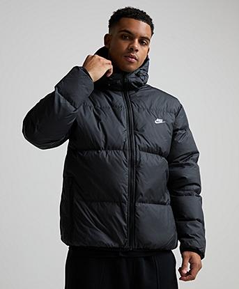Nike Club Hooded Puffer Jacket in Black / White