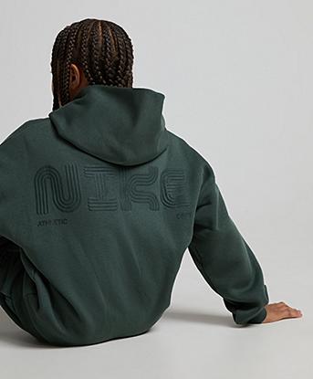 Nike Junior Club Graphic Hoodie in Camo Green / Black Spruce