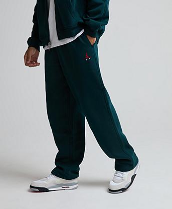 Jordan Brooklyn Open Hem Fleece Pant in Midnight Spruce / University Red