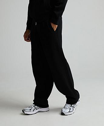 Celebre Knitted Open Hem Jogger in Jet Black