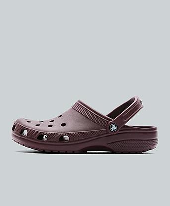 Crocs Classic Clog in Heritage Red