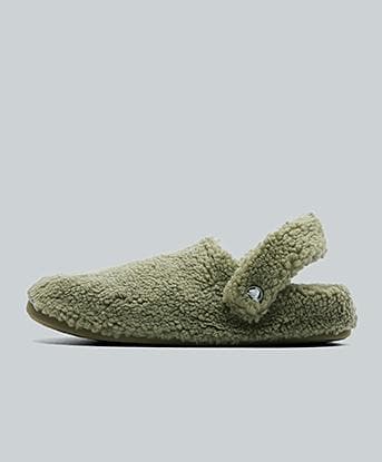 Crocs Classic Cozzzy Slipper in Army Green