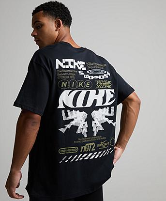 Nike Poster LSE T-Shirt in Jet Black / White