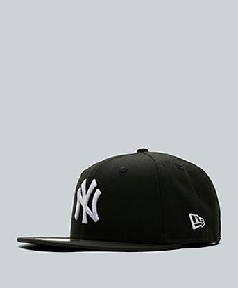 New Era 59FIFTY New York Yankees Fitted Cap in Black / White