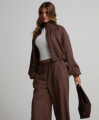 Cernucci Womens Check Twill Funnel Neck Jacket in Burgundy